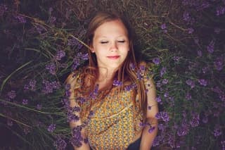 Ritratto professionale in studio luminoso